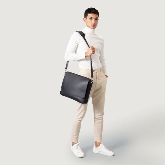 The Carismatico Black Leather Messenger Bag