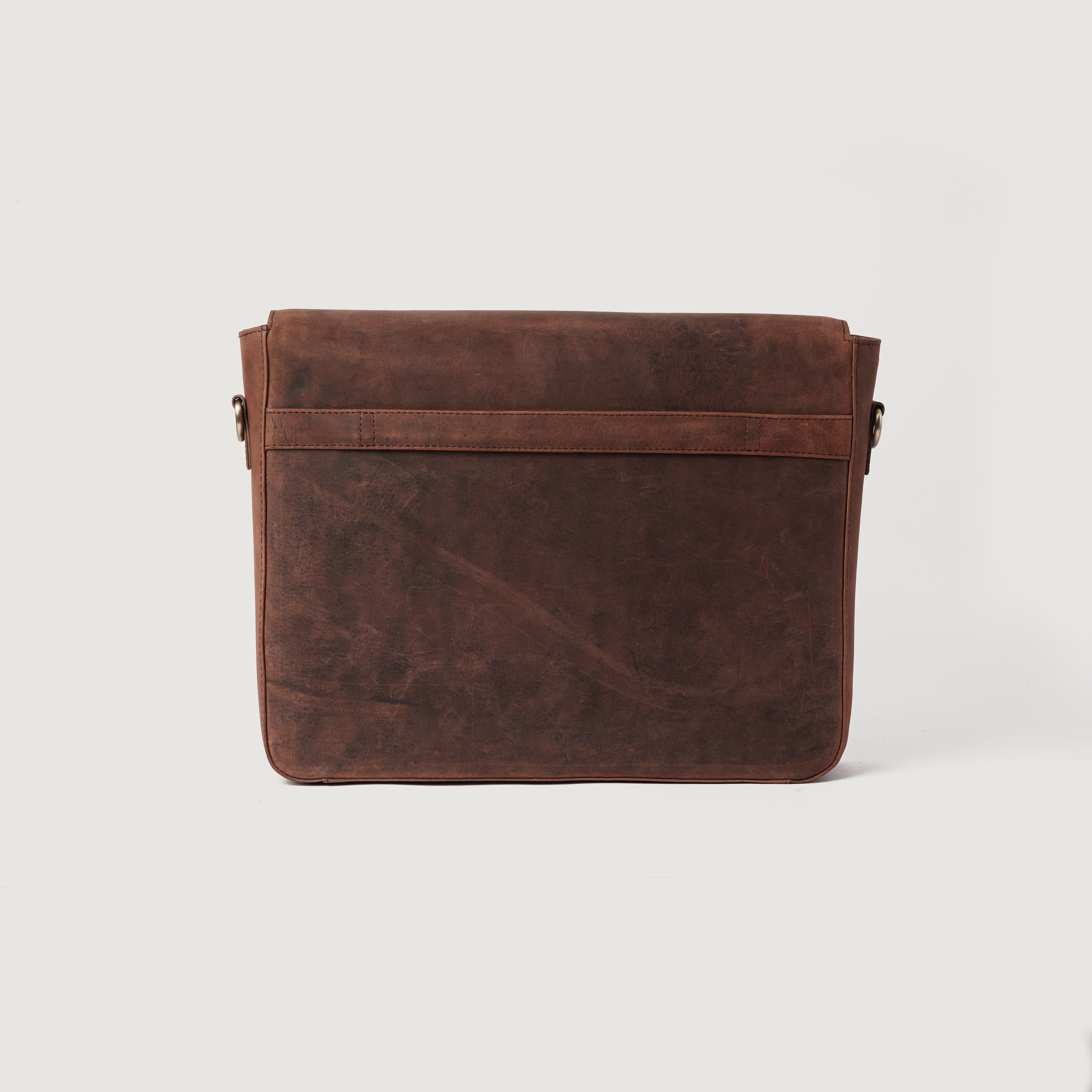 The Carismatico Vintage Distressed Brown Leather Messenger Bag
