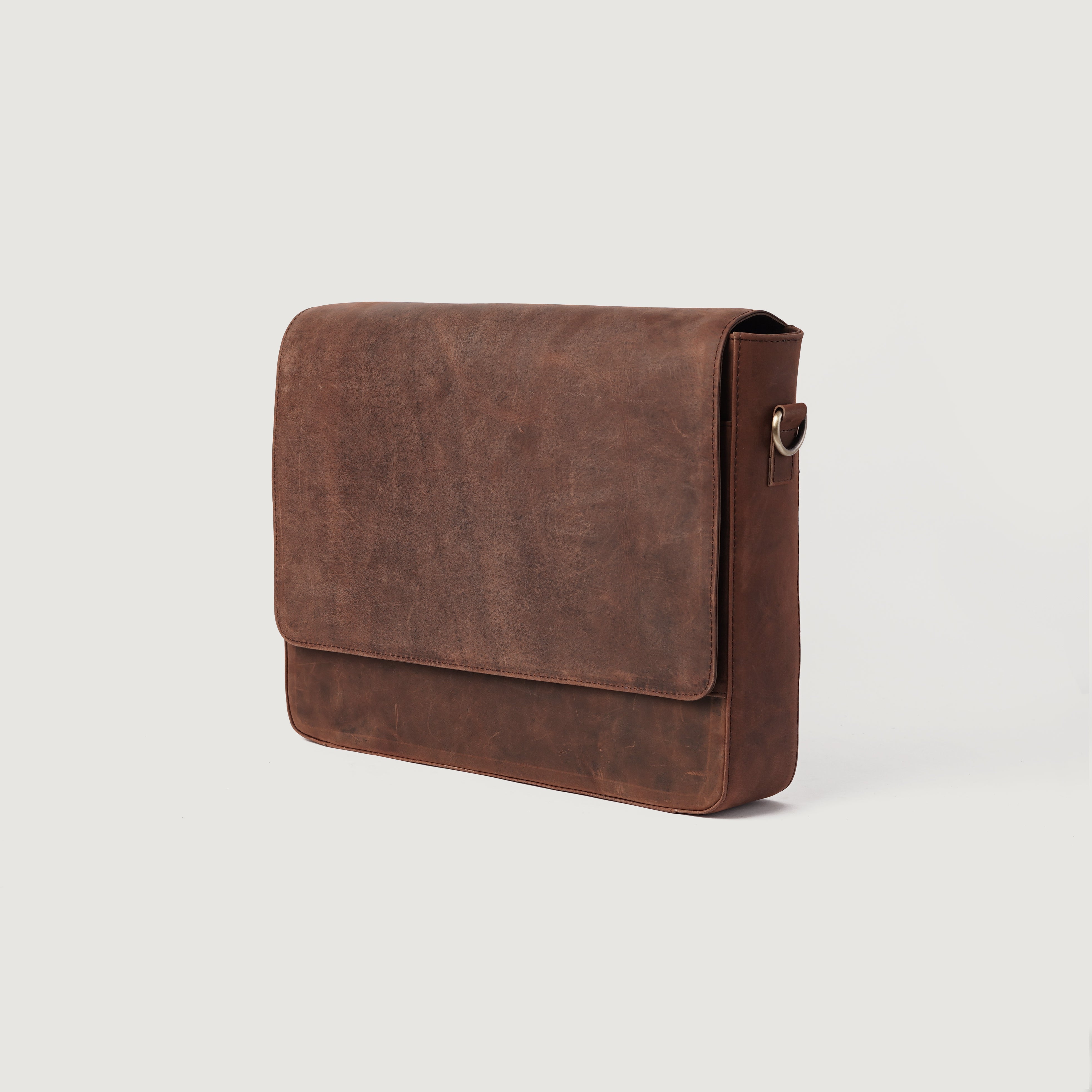 The Carismatico Vintage Distressed Brown Leather Messenger Bag