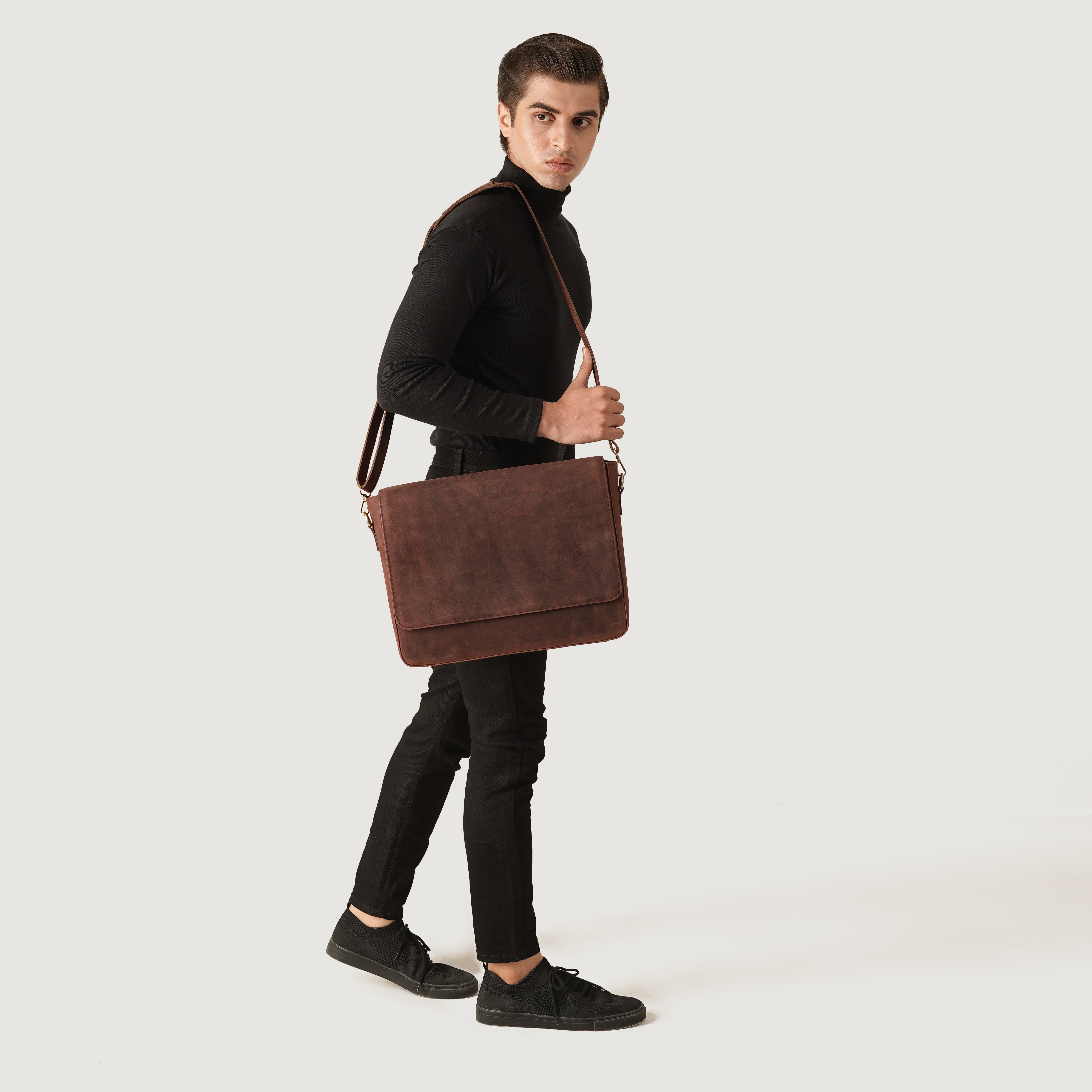 The Carismatico Vintage Distressed Brown Leather Messenger Bag