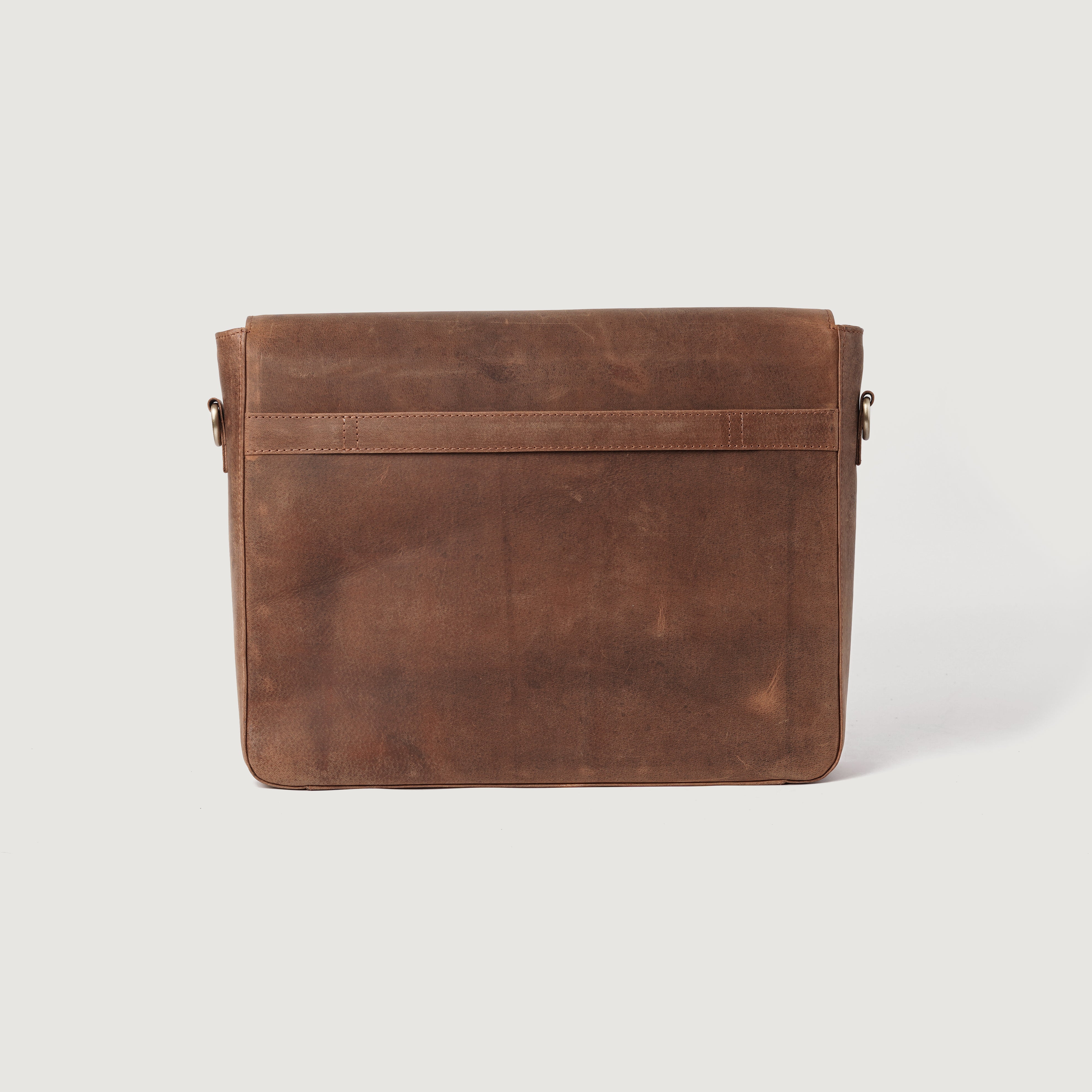 The Carismatico Vintage Tan Brown Leather Messenger Bag