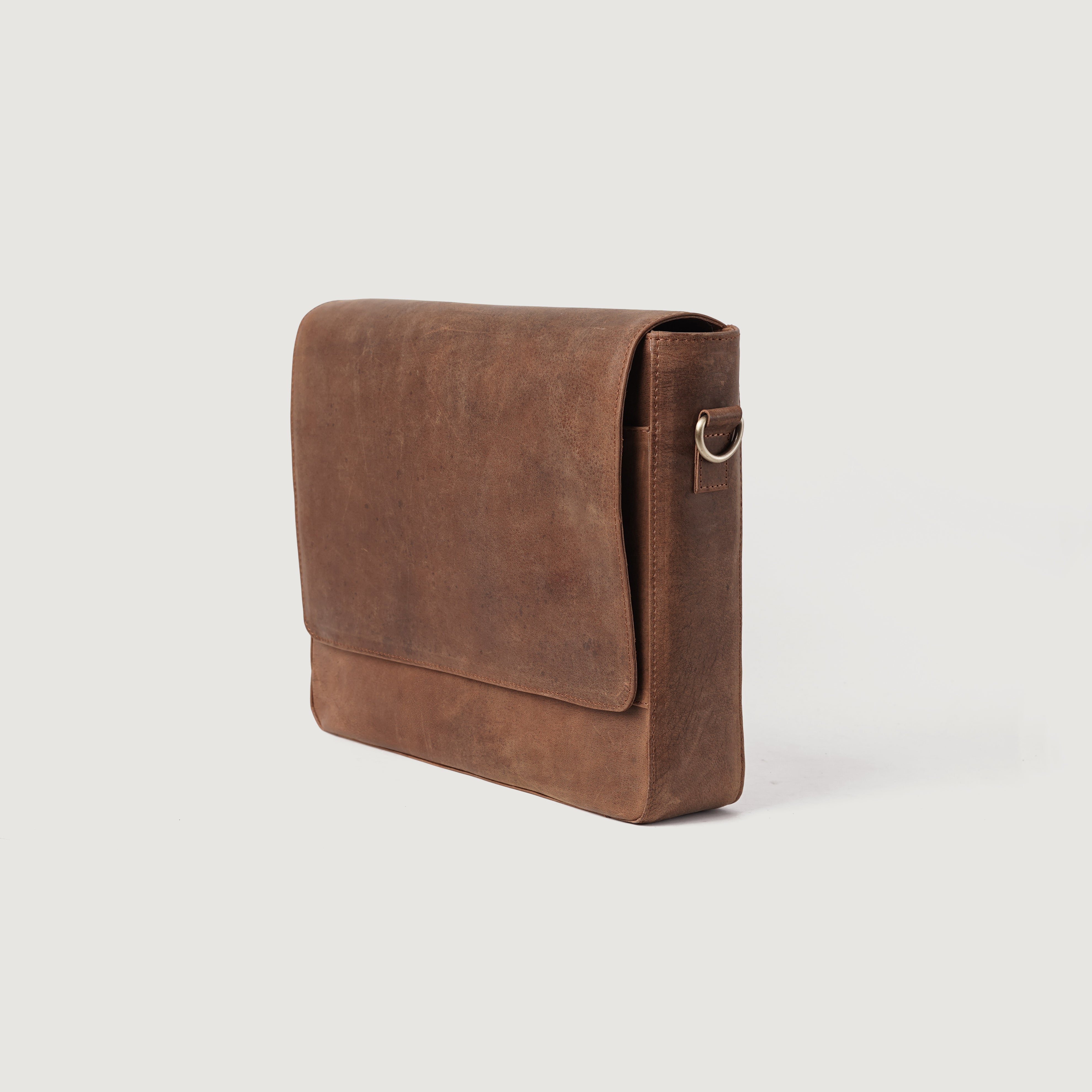 The Carismatico Vintage Tan Brown Leather Messenger Bag