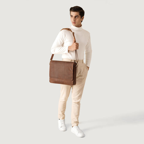 The Carismatico Vintage Tan Brown Leather Messenger Bag